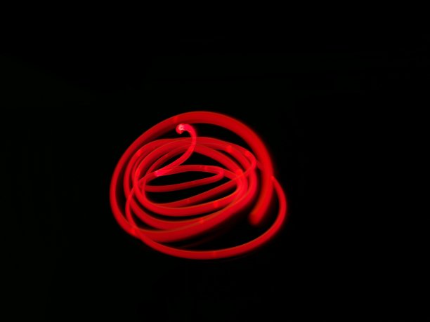 红色灯光点缀墙纸图片下载