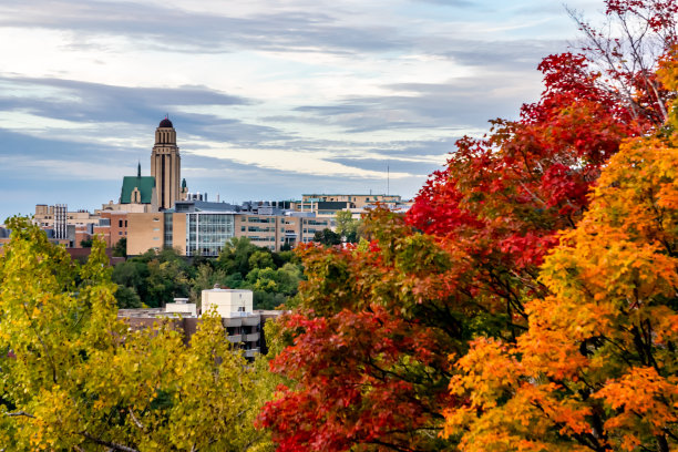 秋季的蒙特利尔城市景观。图片下载