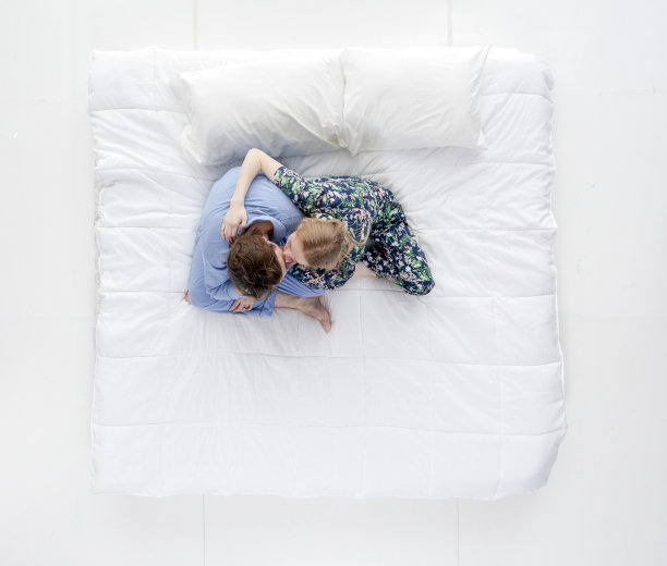 悲伤时刻的相聚图片下载