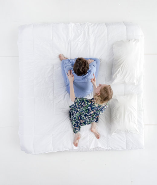 这对夫妇在生对方的气图片下载