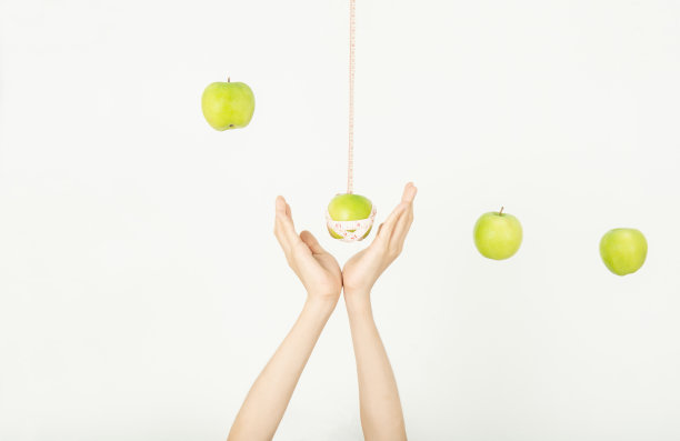 手和绿苹果健康图片下载