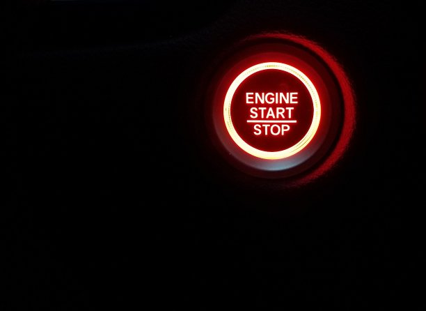 红色引擎启动停止光和黑色背景图片下载