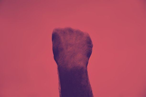 朋克态度-拳头在空中图片下载