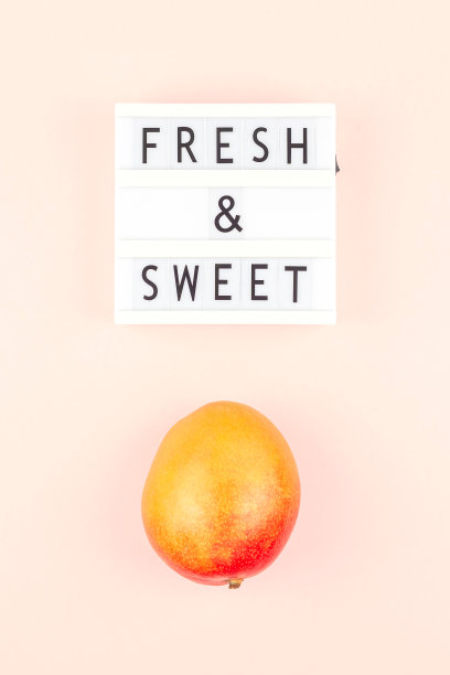 创意构图中的芒果图片下载