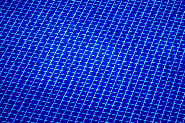 游泳池在清澈的水中贴瓷砖图片下载