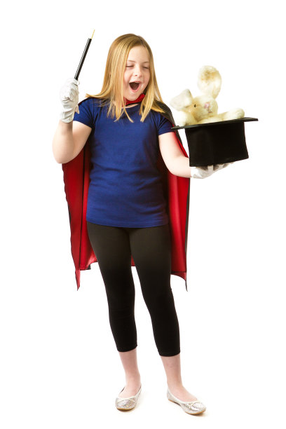 年轻女孩未来职业抱负魔术师与兔子在白色背景图片下载
