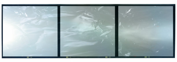 长120mm中格式的胶片或电影带，空的6x6帧或单元格在白色背景上，只是混合在您的照片，使他们看起来复古或老图片下载