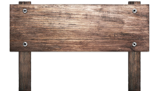 风化的空白木板标志。剪切路径。图片下载