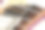 房子的天花板裂了一个大洞。损坏的天花板。图片下载