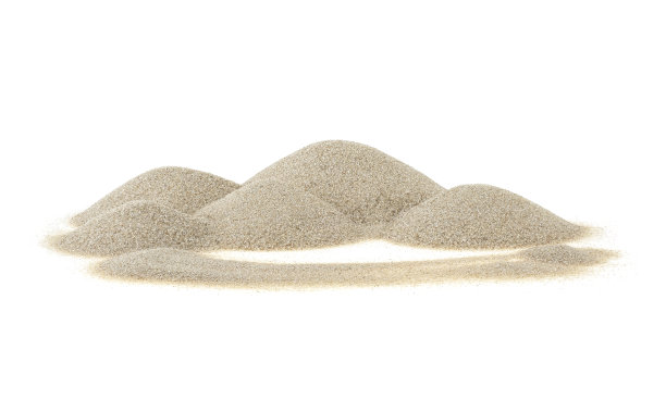 白色背景上的一堆干沙滩沙。沙丘。图片下载