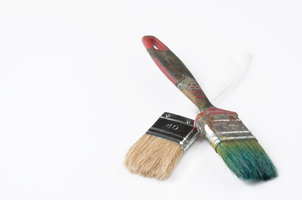 油漆刷隔离在白色背景上。副本的空间。图片下载