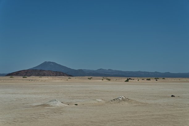 空的达纳基尔沙漠与Erta Ale火山在阿法尔地区，埃塞俄比亚图片下载