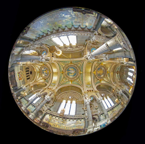 法国里昂圣母院的室内天花板图片下载