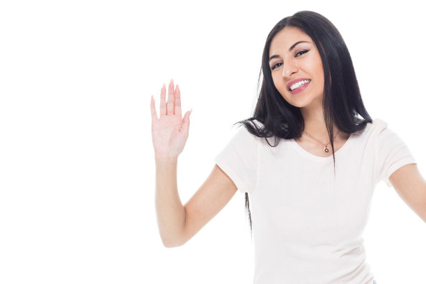 可爱的拉丁女性与长头发和穿着牛仔裤-挥舞图片下载