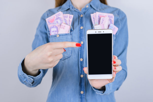 赌博网络流量支付赢家交易提供者客户商店赢得用户工作工作购买账单媒体人人概念。裁剪近距离照片的女士的手与手机孤立的背景图片下载