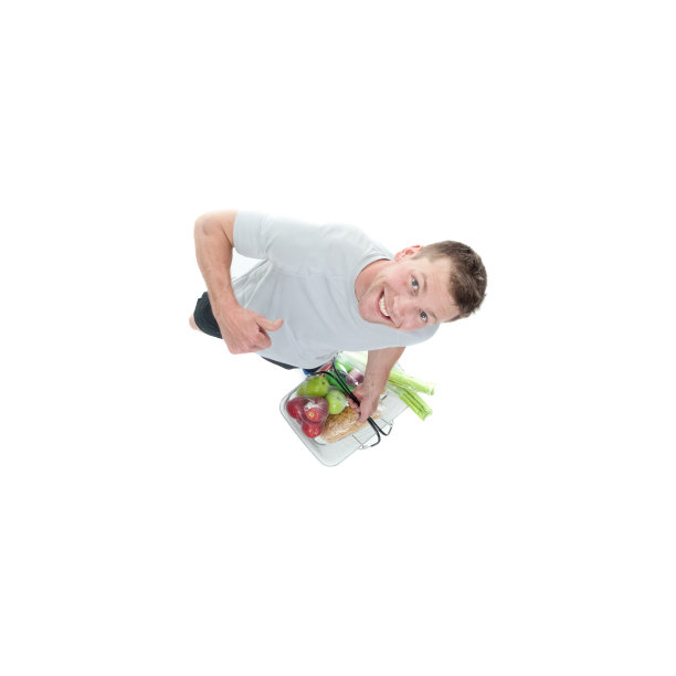 正上方的观点，一个正常的男人拿着一个购物篮，装满了健康的食物图片下载