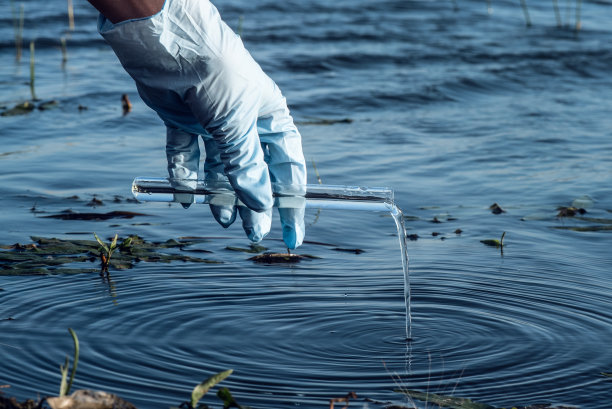 水污染的概念。环境保护。图片下载