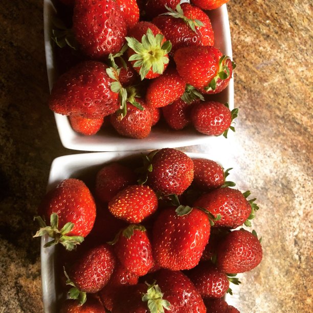 夏天的草莓图片下载