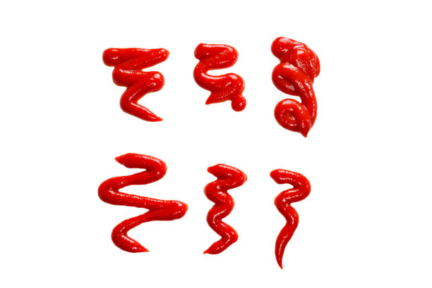 蕃茄酱溅在白色背景孤立。图片下载