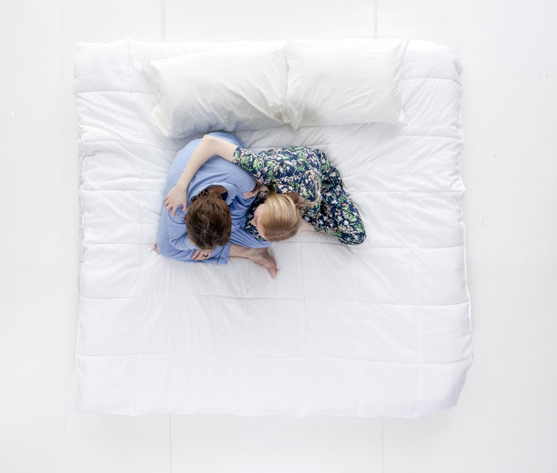 悲伤时刻的相聚图片下载