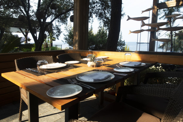 海边的餐桌图片下载