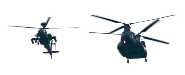 近距离的军事运输直升机孤立在白色的背景图片下载
