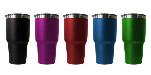 不锈钢旅行杯颜色黑色，粉色，蓝色，红色和绿色，尺寸便携式隔离在白色背景，包括裁剪路径图片下载