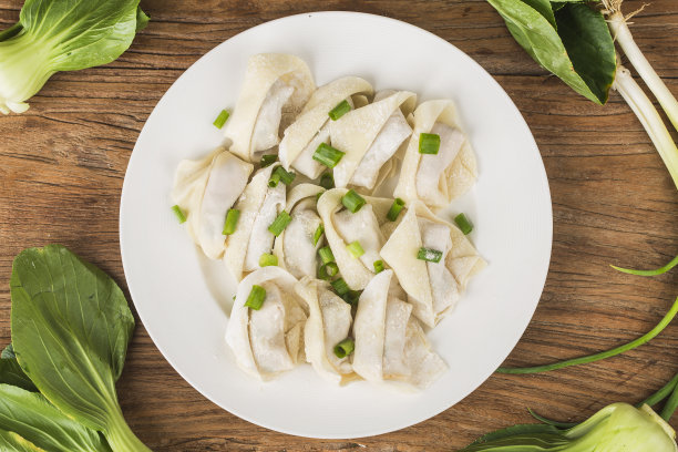 自制新鲜馄饨饺子，中国食品。特写镜头。图片下载