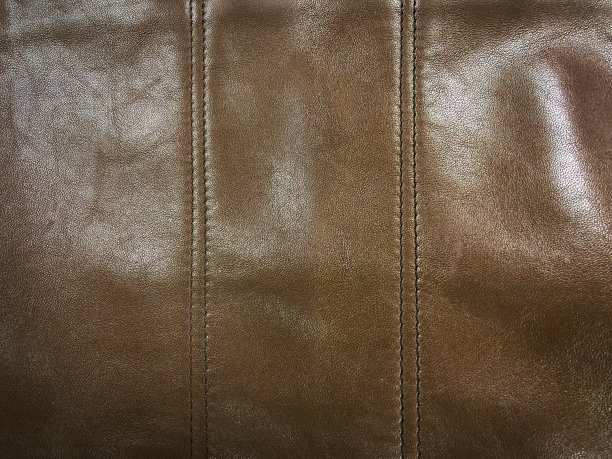 包为棕色皮革，皮革为纹理图片下载