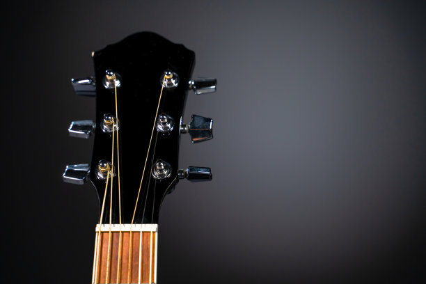 黑色吉他指板的特写图片下载