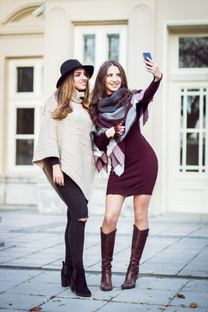 时尚女性自拍图片下载