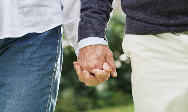 爱能经受住任何时间和磨难的考验图片下载