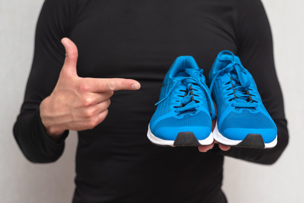 体育运动鞋。图片下载