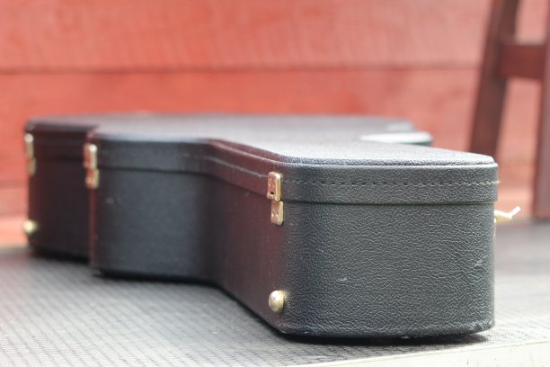 黑色吉他案件图片下载