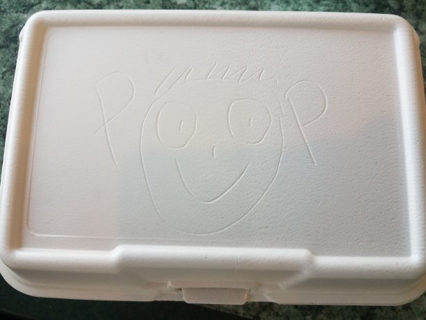 白色泡沫取出容器与字粪便和脸图片下载