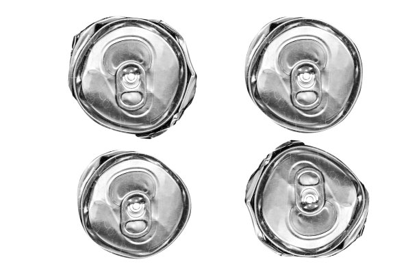 回收铝金属到粉碎和废料，形象为回收概念。图片下载