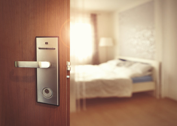打开酒店房间的门图片下载