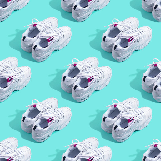 许多双运动鞋的颜色背景图片下载