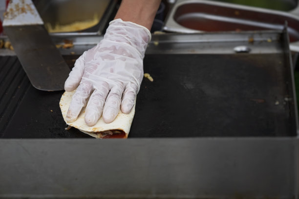 手煮健康新鲜的法士达或法士多。非常热，从烧烤。概念民族食品，健康快餐图片下载