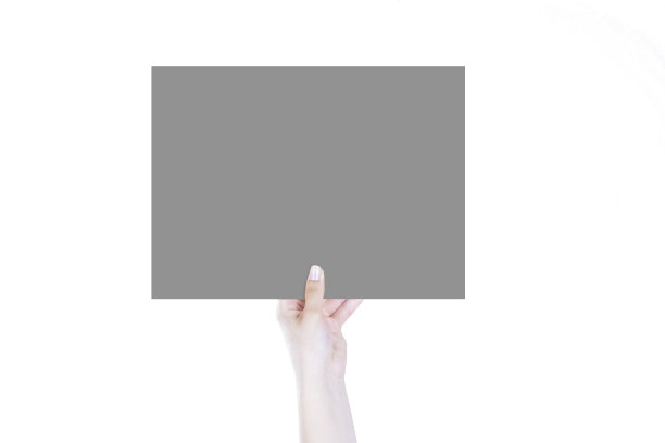 在孤立的白色背景上，女性的手举着一个空的标志图片下载