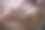 母亲晚上在家给蹒跚学步的儿子哺乳时，床头灯开了图片下载