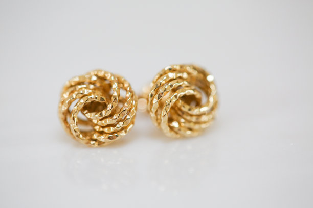 一套时尚的耳环和装饰图片下载