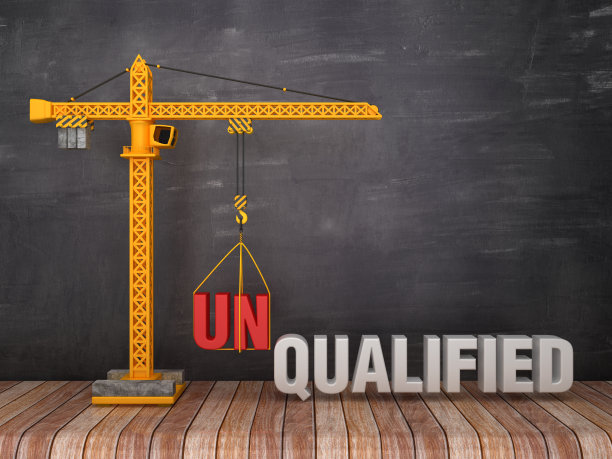 塔吊与不合格/合格的字在黑板背景- 3D渲染图片下载