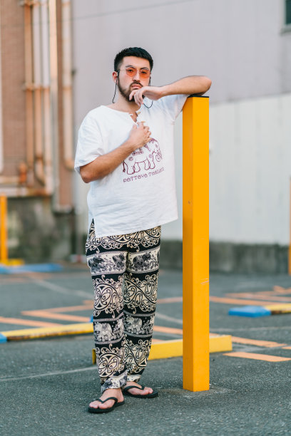 年轻人的肖像图片下载