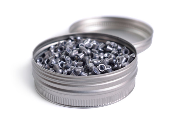 气枪用子弹。在白色背景上隔离图片下载