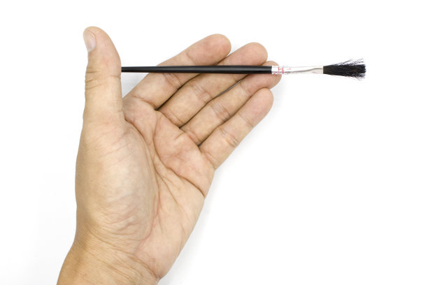 一个男人的手捧着小红脸，喘着粗气，男人的手孤立在白色的背景上图片下载