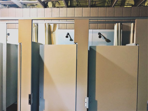 营地-阵雨的场景图片下载