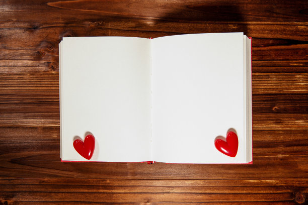 空白打开的书的木材背景图片下载