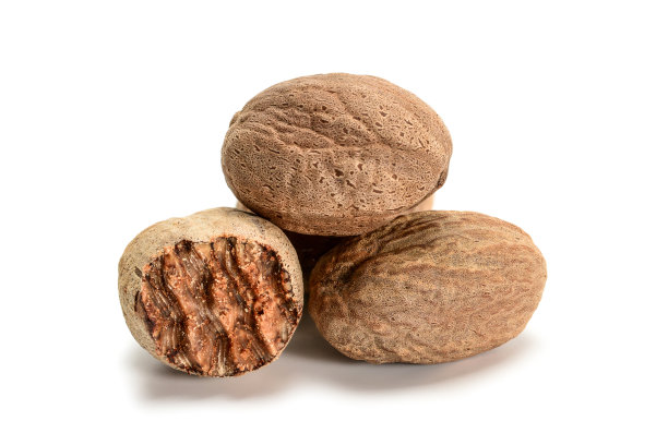 白色背景上的肉豆蔻特写图片下载