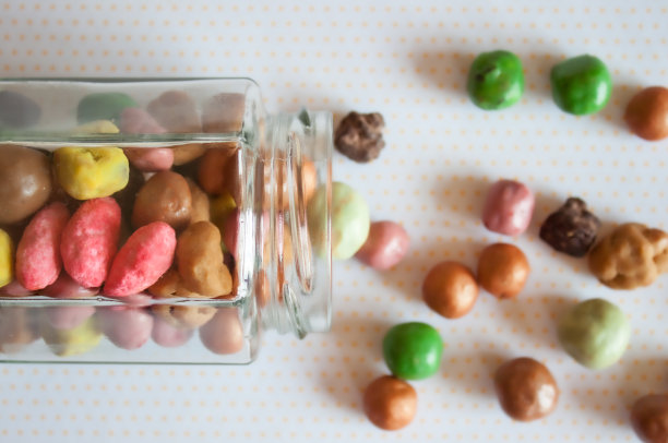 色彩斑斓的甜蜜的糖果。图片下载